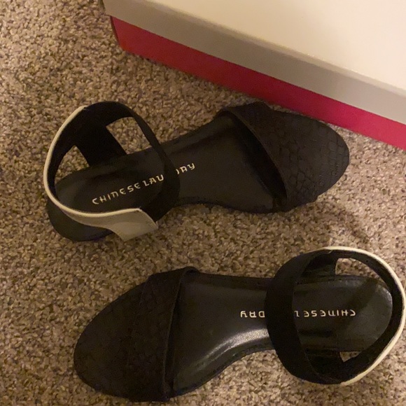 Sandals - Picture 4 of 6